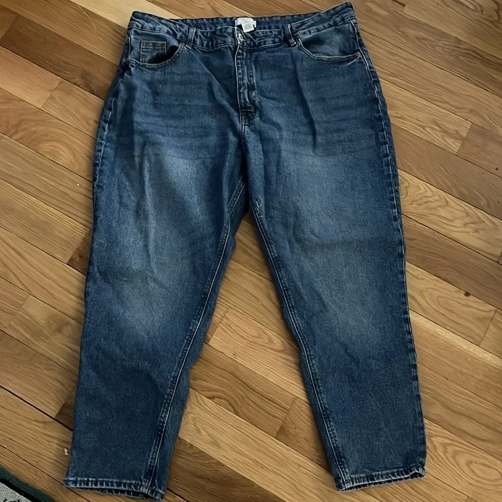 H & M Women’s Capris Denim Jeans size 18